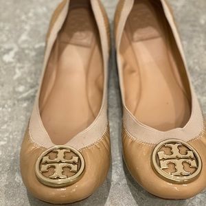 Tory Burch Loafers with logo